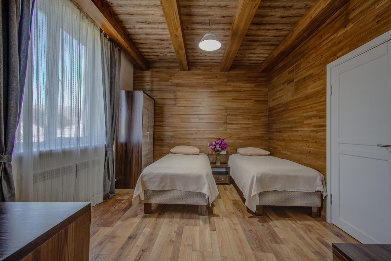 Hillside Karakol B&B Eksteriør bilde
